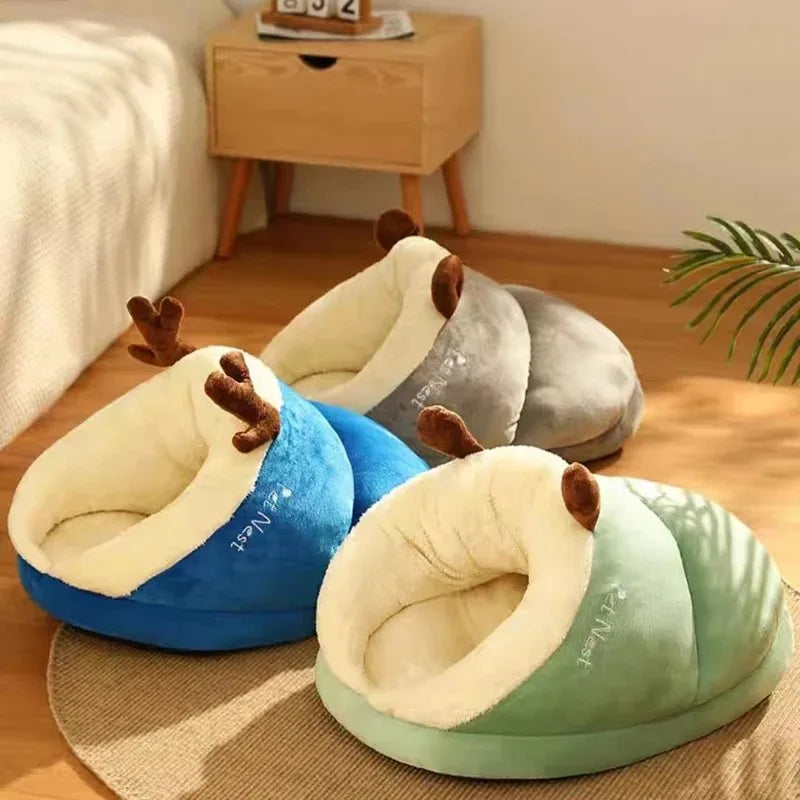 Warm Small Dog Kennel Bed – Cute Slipper-Shaped Foldable Pet House for Cats & Dogs 🐾🛏️